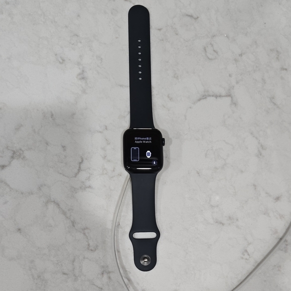 Apple Smartwatch SE - Midnight Black With Charger - Picture 1 of 2